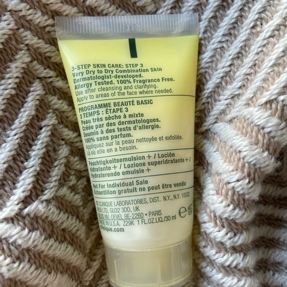 Clinique Skincare Set - Mini Lotion 30 ml & Makeup Remover 50 ml - Picture 4 of 6